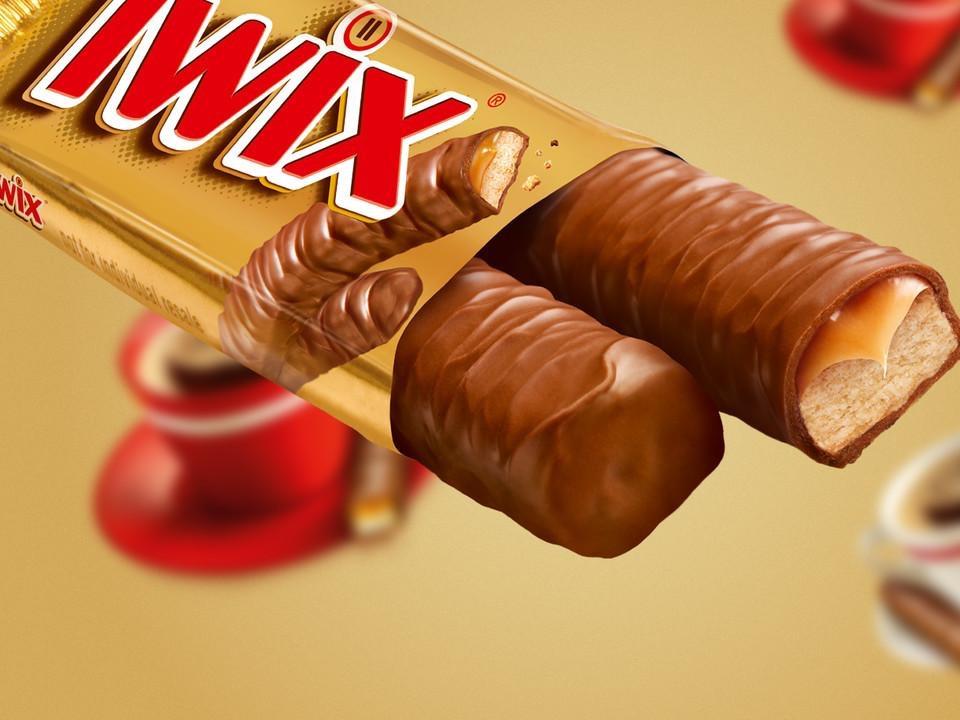 Twix Chocolate Bars 25 x 50g 2 Fingers of Crunchy Biscuit Caramel Milk Chocolate Bulk Pack for Sharing Snacking Dessert Cookie Crispy Chewy Goodness Individually Wrapped